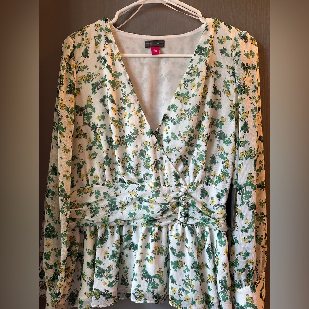 VINCE CAMUTO Long sleeve floral top blouse